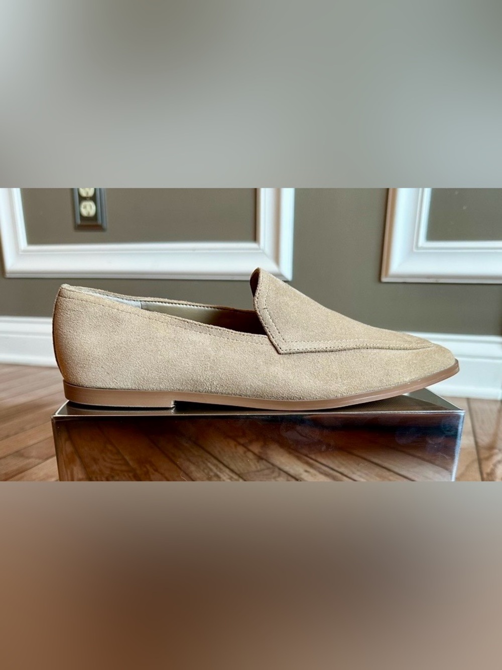 VINCE CAMUTO! Finetta/tan/Suede Flats/Loafers/Size-7